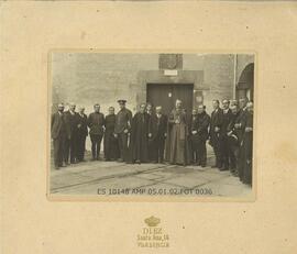 Retrato de grupo de hombres, autoridades civiles y religiosas. Palacio Episcopal. Plasencia.