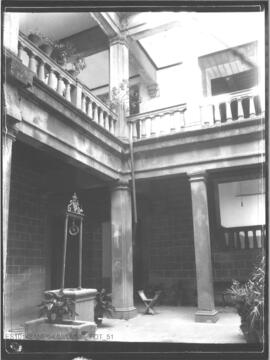 Patio de la casa de D. Eduardo Silva de la Plazuela Leal. Plasencia.