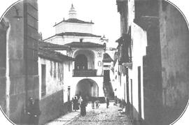 Ermita de la Salud vista desde intramuros. Calle Trujillo. Plasencia.