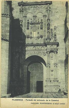Portada del enlosado de la Catedral. Plasencia.