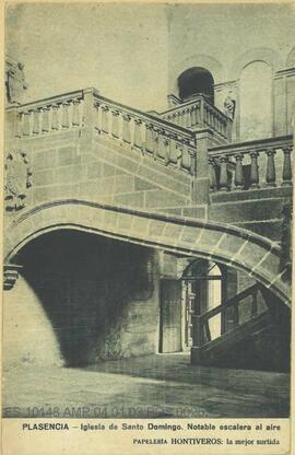 Iglesia de Santo Domingo. Notable escalera al aire. Plasencia.