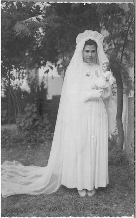Retrato de una niña vestida de comunión